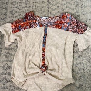 Soft cream and pattern button up